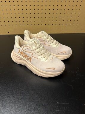 Hoka Clifton 10 Sand Womens Size 6.5 / 7.5